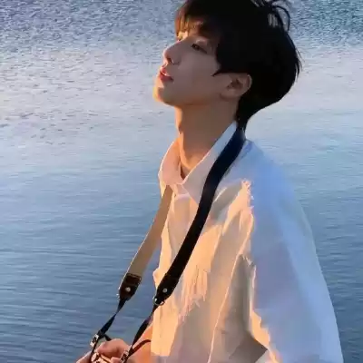 钟由希